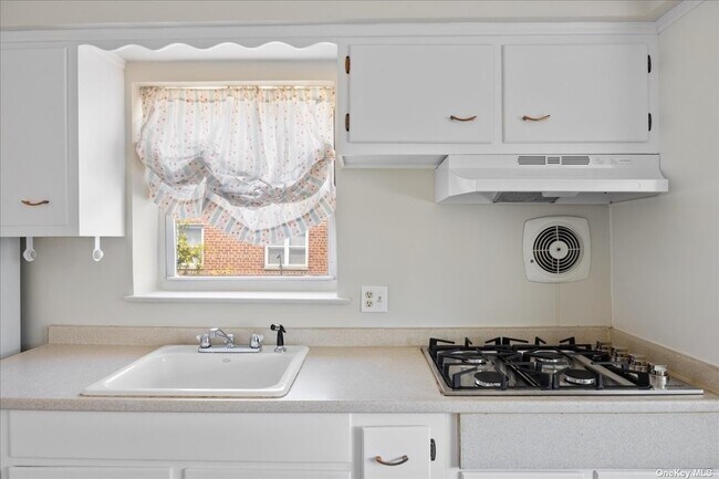 Foto del edificio - 61-12 70th St