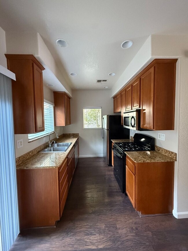 Building Photo - 335 Messina Terrace