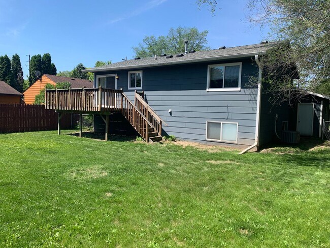 Building Photo - NE House for Rent 4 bedroom 2 bathroom fen...
