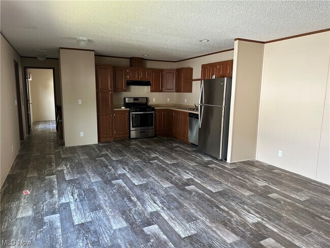 Building Photo - 2606 Lincoln Way W