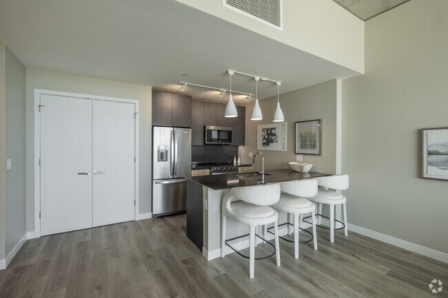1 habitación, 1 baño - 739 pies cuadrados - Área de comedor - PRIME