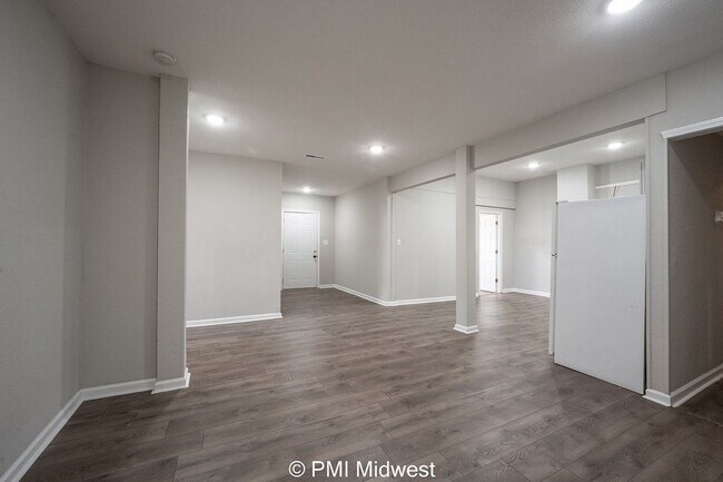 Foto del edificio - "Charming 3-Bed Duplex Retreat on E 10th S...