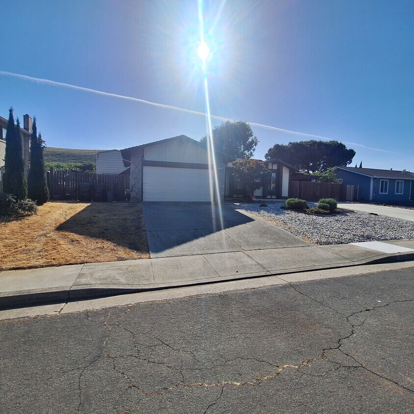Foto del edificio - 741 Castlewood Ct