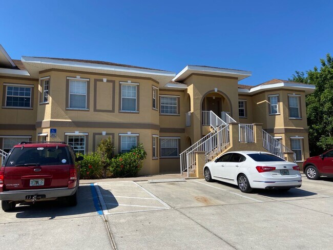 Building Photo - 325 SE 23rd Ave