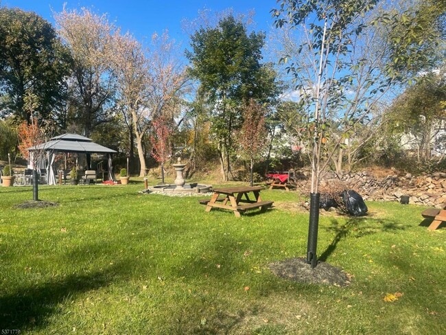 Building Photo - 271 Main St