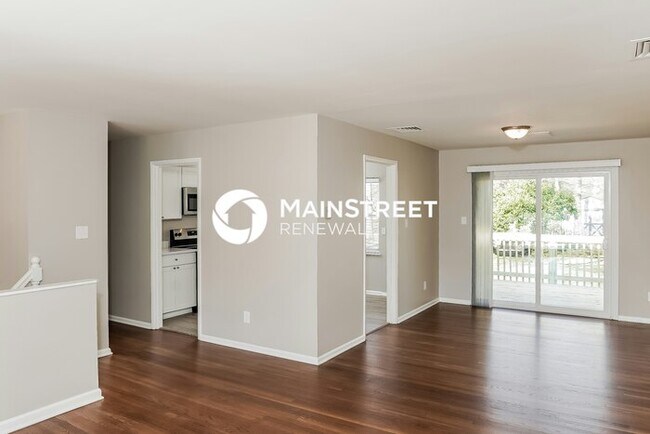 Foto del edificio - 4 Bedroom Pet-Friendly Home in Greensboro, NC with Main Street Renewal