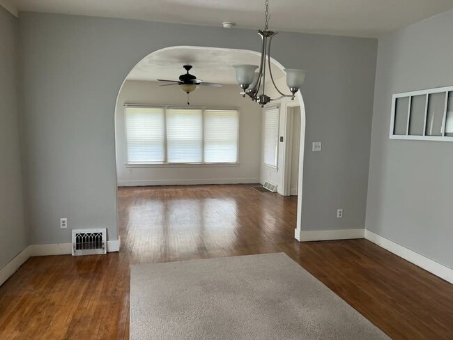 Building Photo - Charming 3-Bedroom, 1.5-Bath Single-Family Home with Bonus Living Space