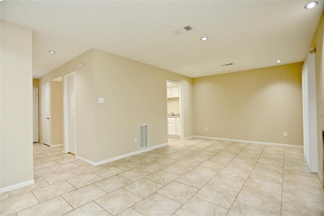 Building Photo - 2806 Elm Grove Ct