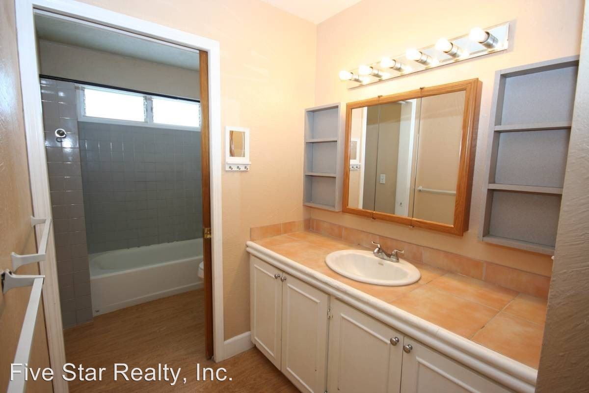 Building Photo - 3 br, 1 bath Apartment - 91-1165 Hanaloa St.