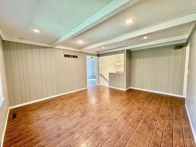 Foto del edificio - short term lease available