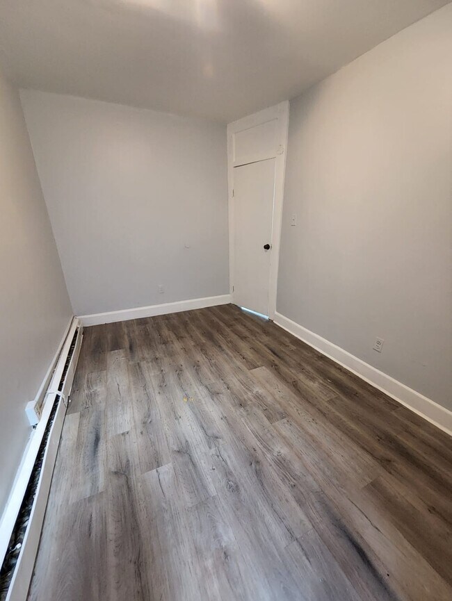 Building Photo - 52 Stegman St