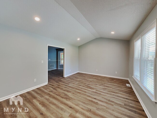 Building Photo - 637 Bullhart Dr