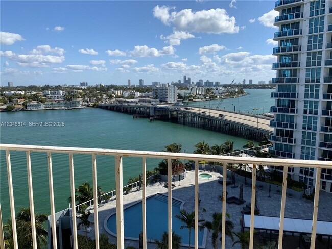 Foto del edificio - 1865 79th Street Causeway