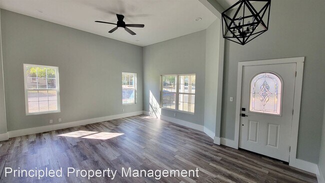 Foto del edificio - 3 br, 2 bath House - 619 Southwest 10th St...