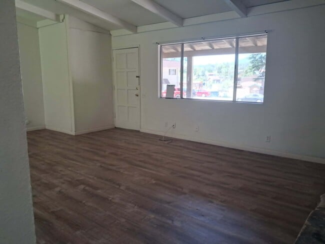 Building Photo - 48963 River Park Rd