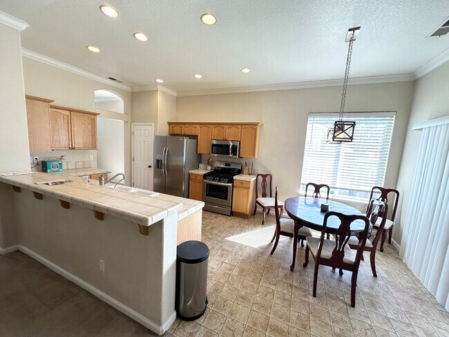 Building Photo - Fully Furnished