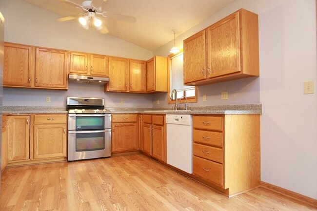 Building Photo - 4 BD Brooklyn Park Home for Rent