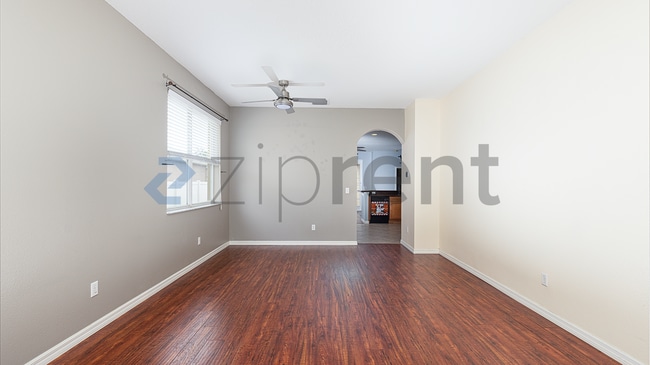 Building Photo - Unit
