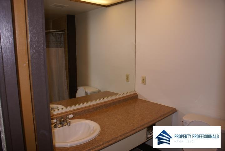 Building Photo - 400 Hualani St