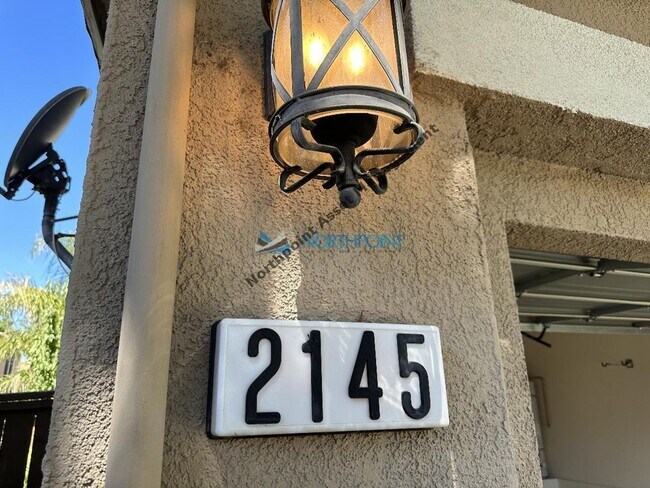 Building Photo - 4BR/3BA w/ Solar + Downstairs Bed/Bath in Whitney Oaks