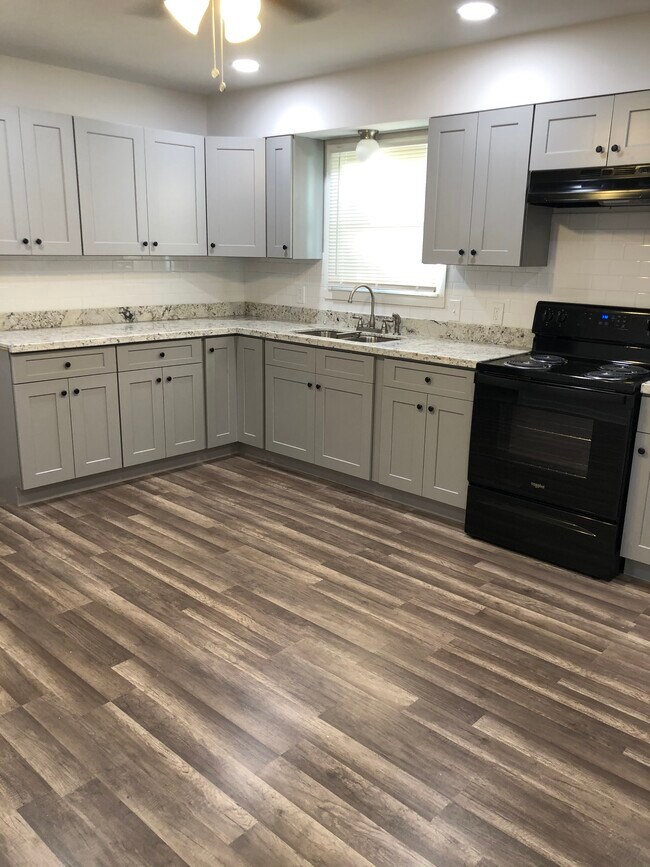 Foto del edificio - 3649 Meadowdale Dr