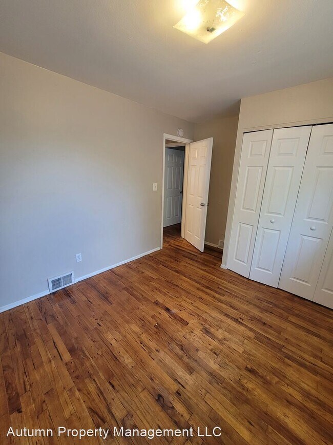 Building Photo - 3 br, 1 bath House - 14823 Muirland Street