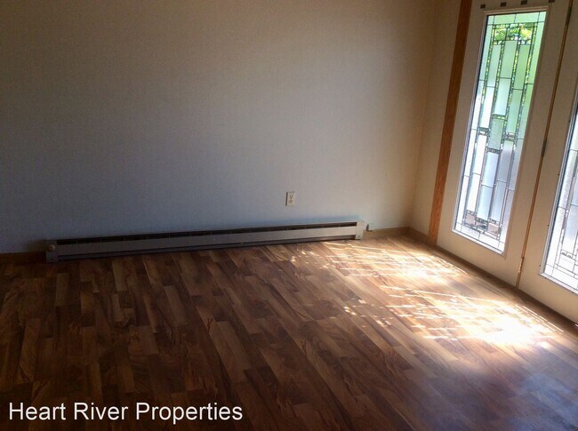 2 br, 1.5 bath House - 784 4th Ave E photo'