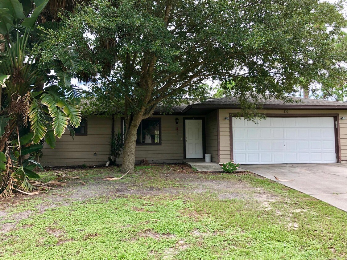 Foto principal - 1335 Amberg Ave NW