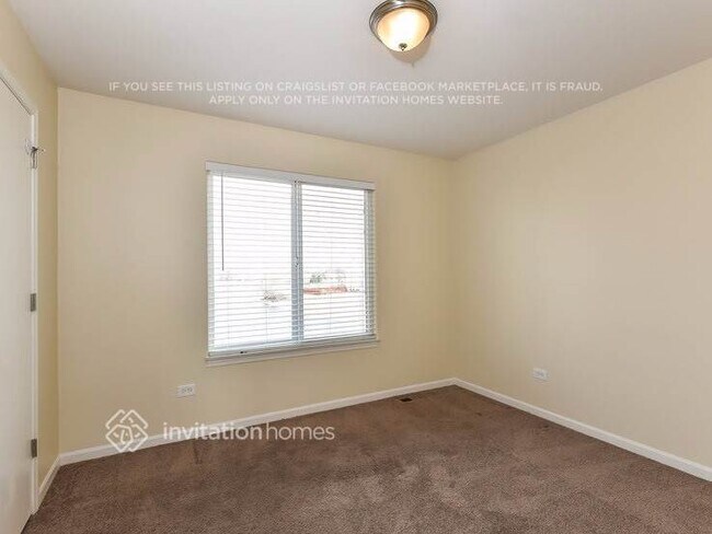 Building Photo - 6801 Desert Dr