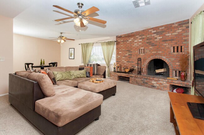 Building Photo - GORGEOUS 4 BEDROOM, 2 BATH TEMPE HOME ON C...