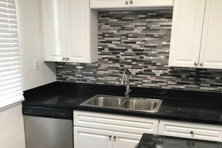 Modern kitchen w/ stainless steel appliances - 1101 Stewart Ave