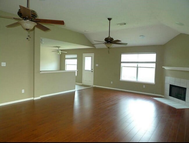 Building Photo - 9718 Cottage St