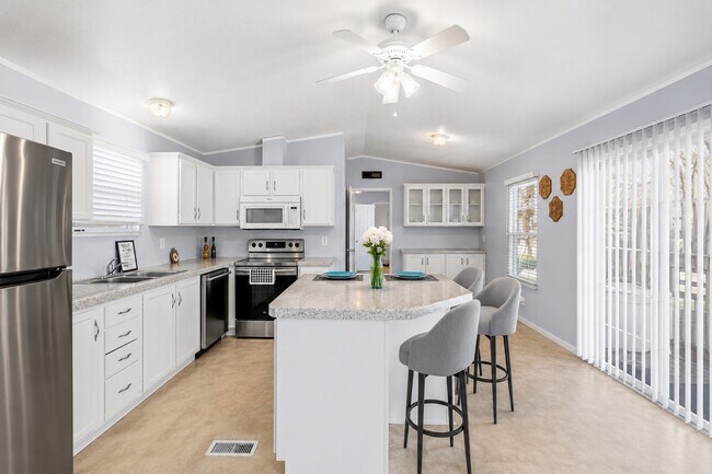 Foto del edificio - 12701 Paradise View Ct W