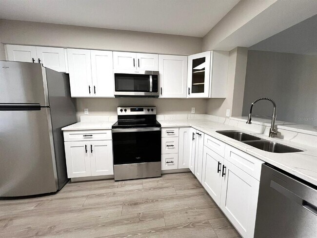 Foto del edificio - 5212 Lake Village Dr