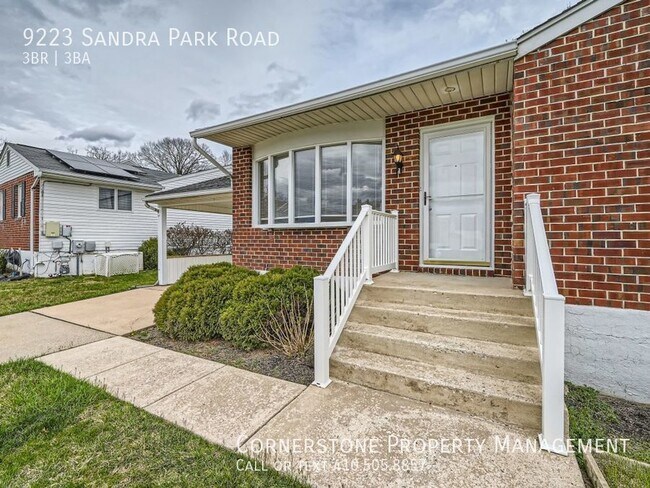 Building Photo - 3 Beds 2.5 Baths | $2600 | 9223 Sandra Par...