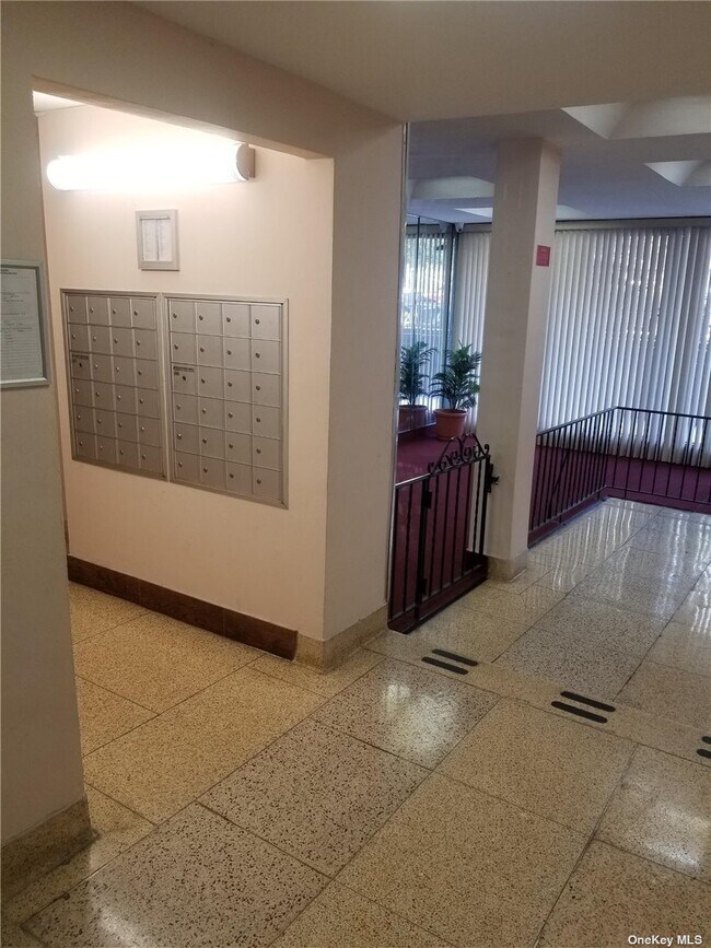 Foto del edificio - 87-70 173rd St