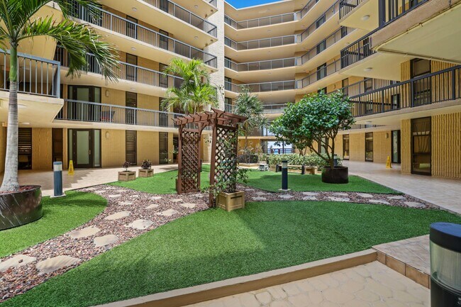 Building Photo - 1167 Hillsboro Mile