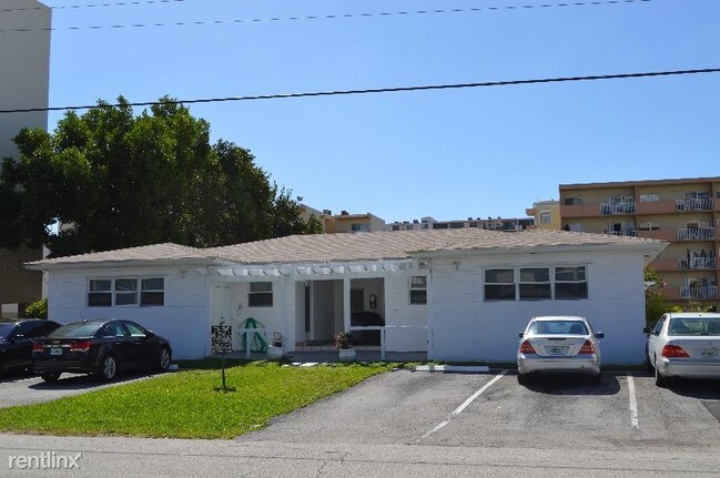 Foto del edificio - 3566 NE 168th St