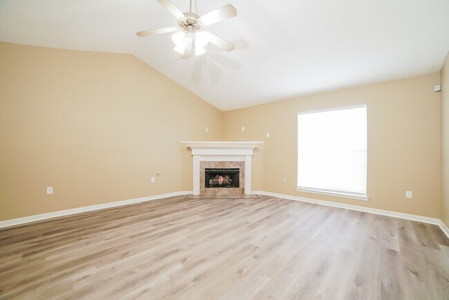Building Photo - 6932 Wrenwood Dr
