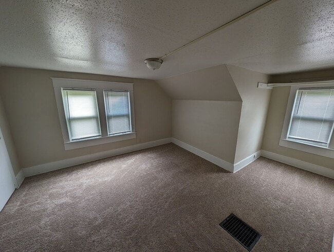 Building Photo - 8218 Fayette St
