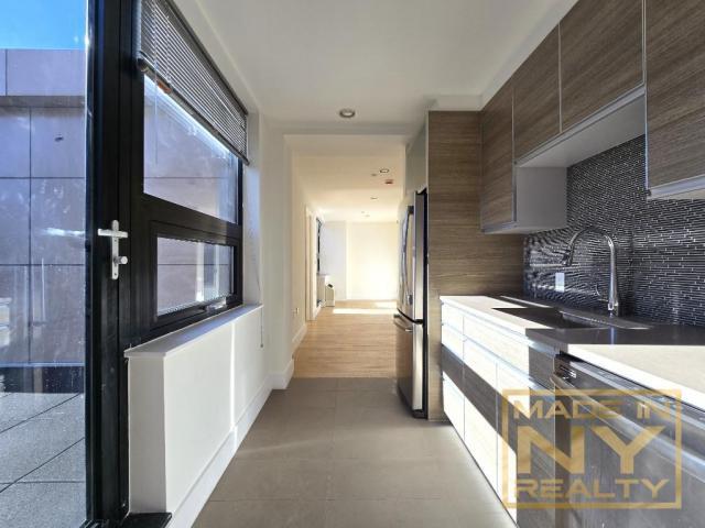 Foto del edificio - 1 bedroom in REGO PARK NY 11374