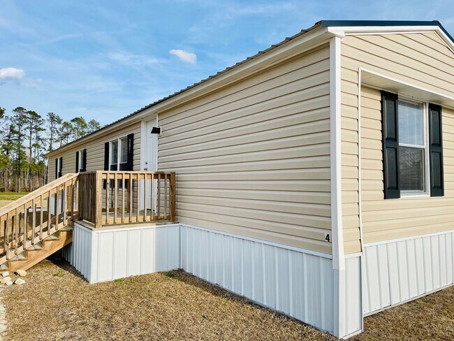 Foto del edificio - 2bd/2ba Renovated Mobile Home on a Perfect Country Lot Overlooking Farm Fields!