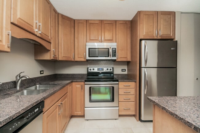 Building Photo - 10 E Ontario St