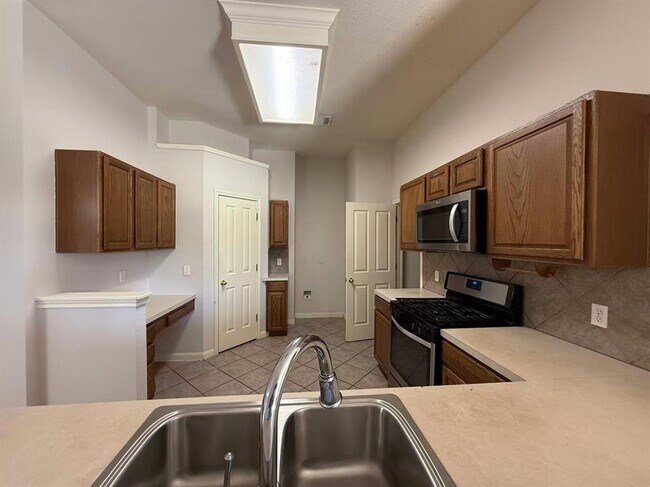 Foto del edificio - 17825 Madden Dr