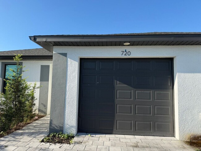 Foto del edificio - 720 SE 8th Terrace