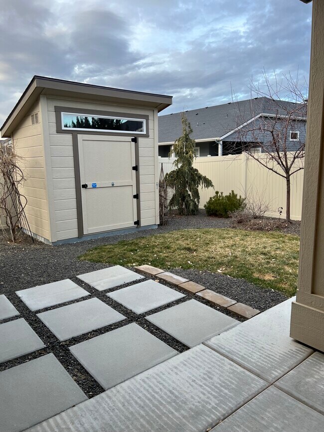 Building Photo - 1030 E Andes Dr