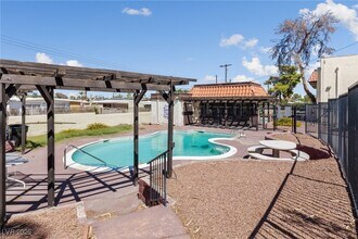 Building Photo - 1390 E Vegas Valley Dr