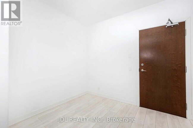 Building Photo - 2212 Lake Shore Blvd W