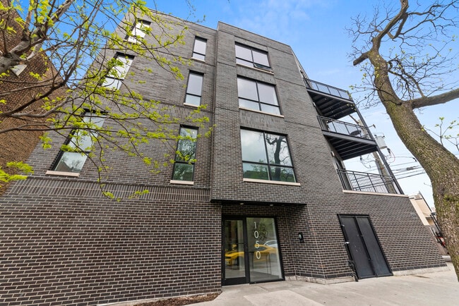 Foto del edificio - 1050 W Cornelia Ave