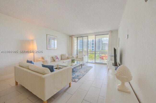 Foto del edificio - 1500 Bay Dr E